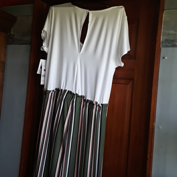 JUST BE-- PAPERBACK WAIST JUMPSUIT ( 3X ) - Picture 5 of 5